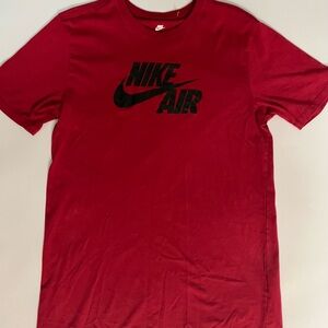Men’s medium maroon Nike t shirt